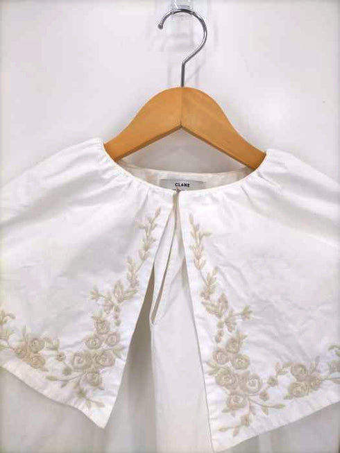クラネ CLANE BIG COLLAR EMBROIDERY TOPS レディース JPN:1