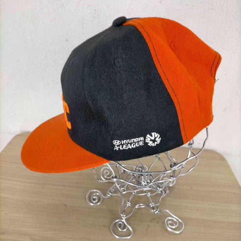 HYUNORI BRFCロゴ刺繍スナップバックキャップ メンズ