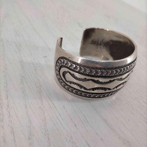 ナバホ NAVAJO EMARSON BILL STERLING スタンプワーク バングル メンズ