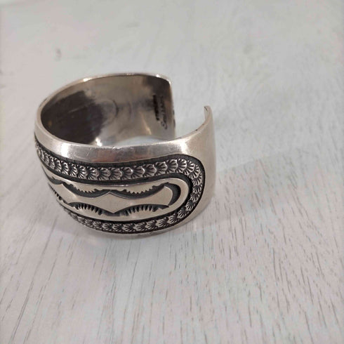 ナバホ NAVAJO EMARSON BILL STERLING スタンプワーク バングル メンズ