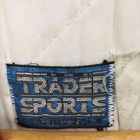 TRADER SPORTS USA製 IOWA ST カレッジ アメリカンフットボール チーム 裏地キルティング スタジャン メンズ