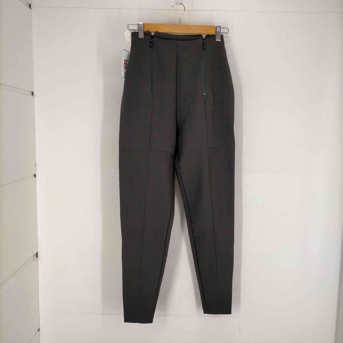 イッセイミヤケ ISSEY MIYAKE zip design pants レディース JPN：XS