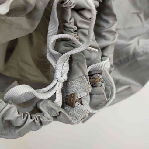 アンブロ UMBRO 00s デサント製 裾ジップ 裾ドローコード Y2K Windup Pants シルバーナイロンワイドパンツ メンズ S-M