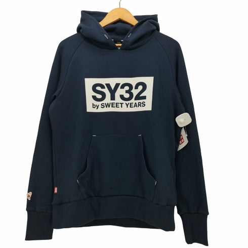 エスワイサーティトゥー SY32 by SWEET YEARS ロゴプリント プルオーバーパーカー メンズ import:L