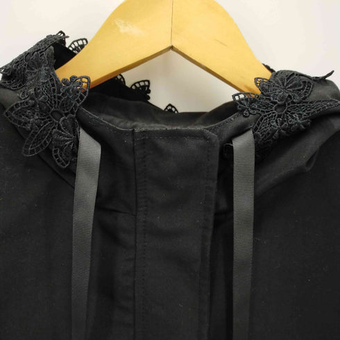 トッコクローゼット tocco closet フードフラワーレース付きマウンテンパーカー レディース JPN:M