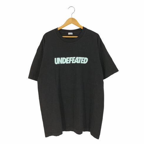 アンディフィーテッド UNDEFEATED フロントロゴプリント クルーネックTシャツ メンズ import:XL