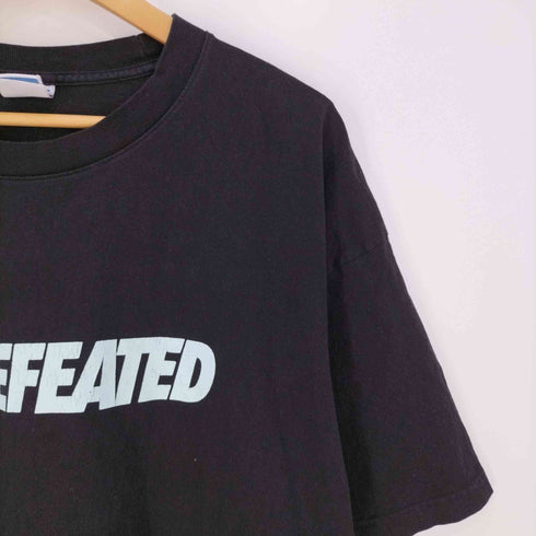 アンディフィーテッド UNDEFEATED フロントロゴプリント クルーネックTシャツ メンズ import:XL