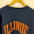 ユニバーサルオーバーオール UNIVERSAL OVERALL ILLINOIS ロゴ SWEAT SHIRT メンズ JPN:M