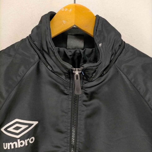 アンブロ UMBRO ロゴ刺繍スタンドカラーブルゾン メンズ