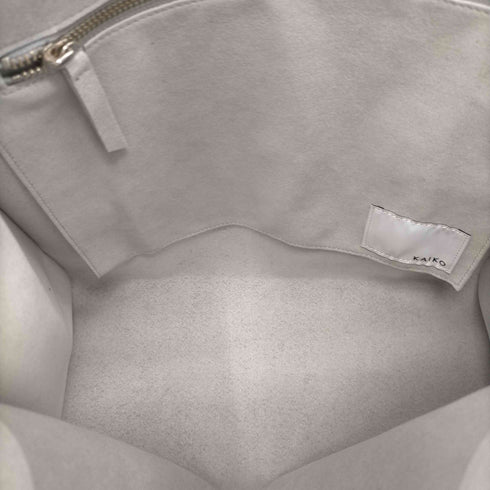 カイコー KAIKO ULTRASUEDE SHOULDER BAG SNOW メンズ