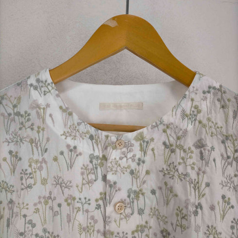 ケイハヤマプリュス kei hayama plus 花柄刺繍ノーカラーブラウス レディース