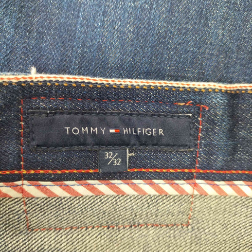 トミーヒルフィガー TOMMY HILFIGER カウレザーパッチ オフセット インディゴボタンフライ ストレートデニム メンズ 32/32