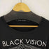 ノーアイディー ブラック NO ID.BLACK VISIONプリントC/Nプルオーバー メンズ 1
