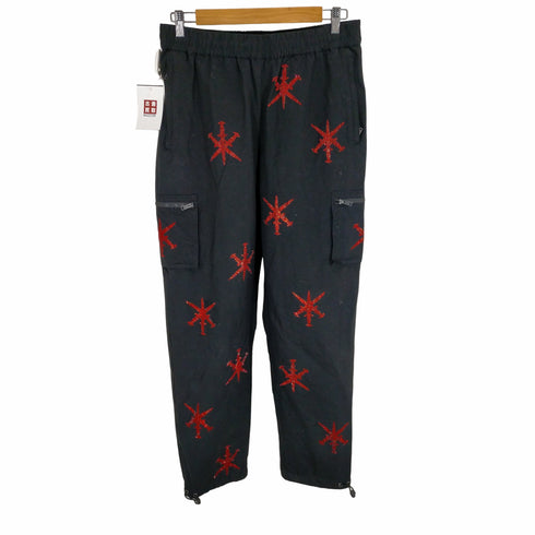 アンノウン UNKNOWN ALL OVER DAGGER RHINESTONE BAGGY PANTS メンズ JPN:L