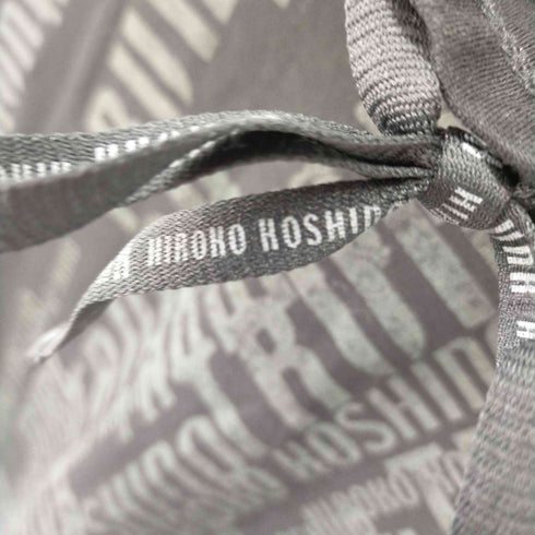 ヒロココシノ HIROKO KOSHINO 総柄ロゴプリントハイネックS/Sプルオーバー レディース