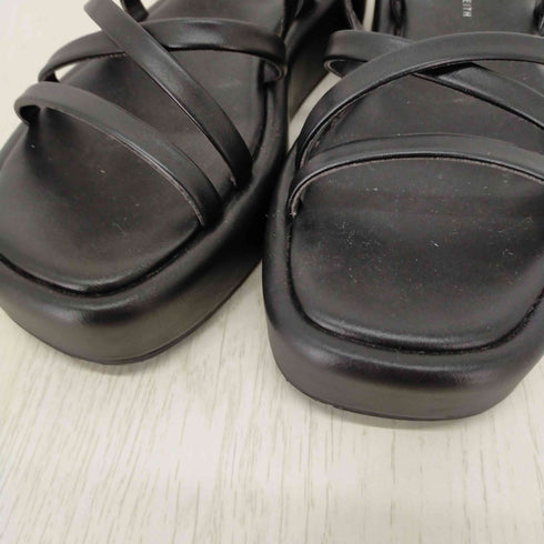 チャールズキース CHARLES & KEITH 厚底ストラップサンダル レディース