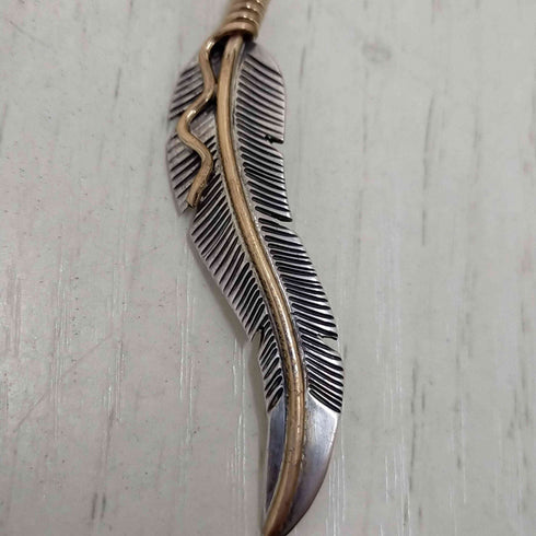 ナバホ NAVAJO 12KGF ナホバ族イーグルフェザーネックレストップ ジョーメイス作 メンズ