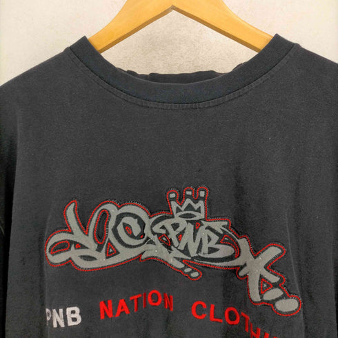 ピーエヌビーネーション PNB NATION ロゴワッペンクルーネックTシャツ メンズ JPN:XL