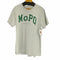 {[museum of peace & quiet フロントプリント S/S Tシャツ メンズ JPN:L