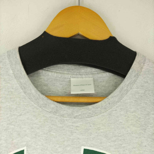 {[museum of peace & quiet フロントプリント S/S Tシャツ メンズ JPN:L