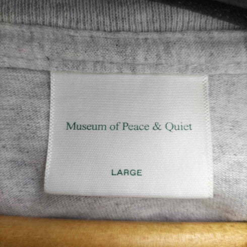 {[museum of peace & quiet フロントプリント S/S Tシャツ メンズ JPN:L