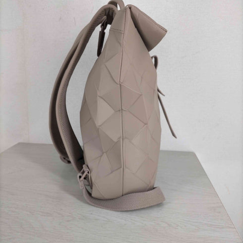 チャールズキース CHARLES & KEITH ラージジオメトリック バックパック レディース