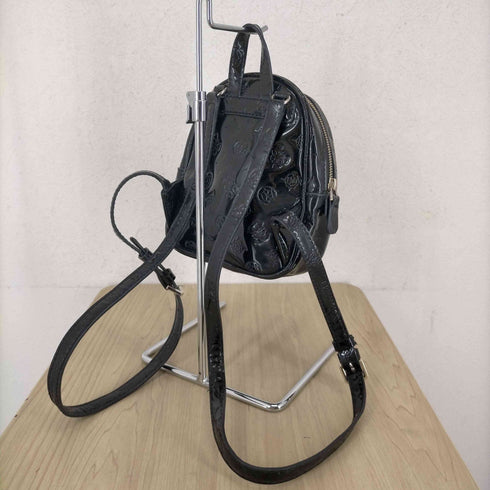 ゲス GUESS 型押しデザインエナメルバックパック レディース