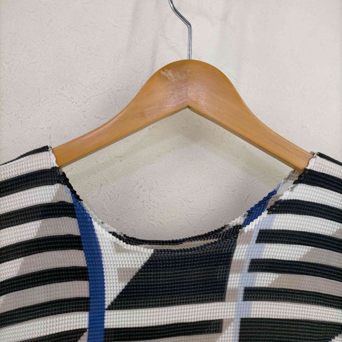 ミー イッセイミヤケ me ISSEY MIYAKE カットソー 半袖 プリーツ 柄 幾何学模様 レディース FREE