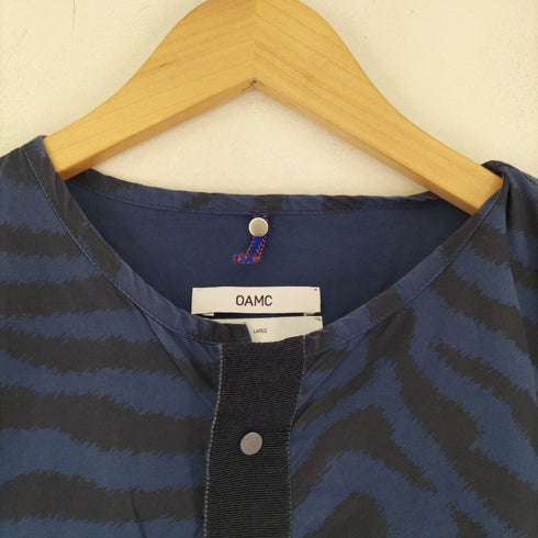 オーエーエムシー OAMC ゼブラ柄 S/S ノーカラーシャツ メンズ import:L