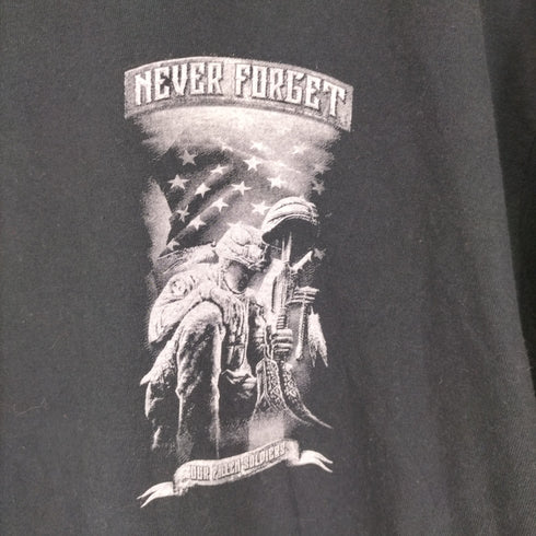 ポートアンドカンパニー PORT and COMPANY NEVER FORGET プリントクルーネックTシャツ メンズ JPN:L