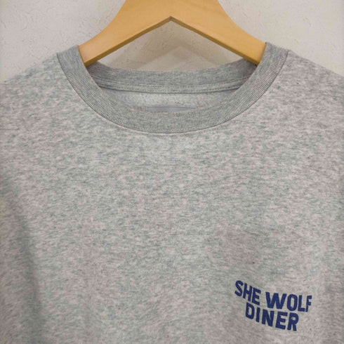 フリークスストア FREAKS STORE × SHE WOLF DINER 別注ビッグシルエットバックプリントクルーネックスウェット メンズ JPN:L