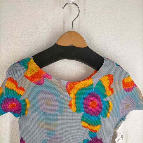 ミー イッセイミヤケ me ISSEY MIYAKE 花柄プリーツカットソー レディース