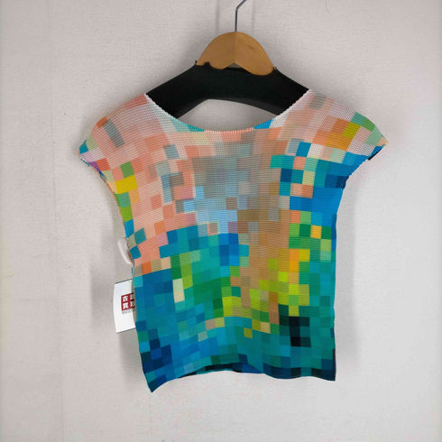 ミー イッセイミヤケ me ISSEY MIYAKE 総柄プリーツノースリーブブラウス レディース