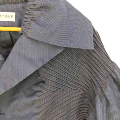 イッセイミヤケ ISSEY MIYAKE プリーツ切替 フレアスリーブ ビックカラー 2Bジャケット レディース 2