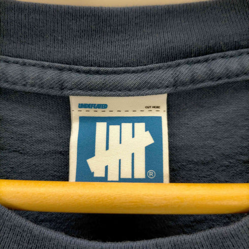 アンディフィーテッド UNDEFEATED SIGNALS S/S TEE メンズ JPN:M