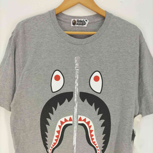 アベイシングエイプ A BATHING APE SHARK SILVER ZIP PONR PRINT TEE メンズ JPN:L