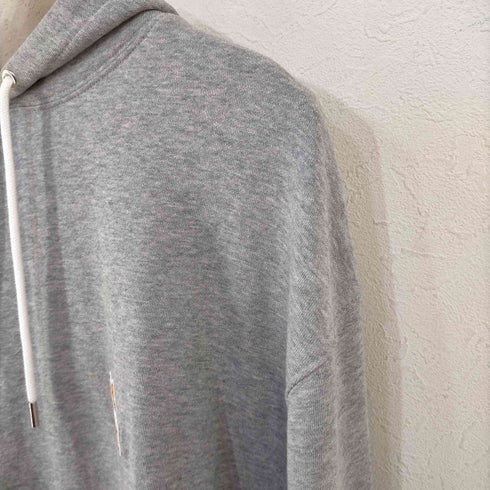 メゾンキツネ MAISON KITSUNE メゾンキツネ チラックスロゴ スウェットパーカー メンズ import:L