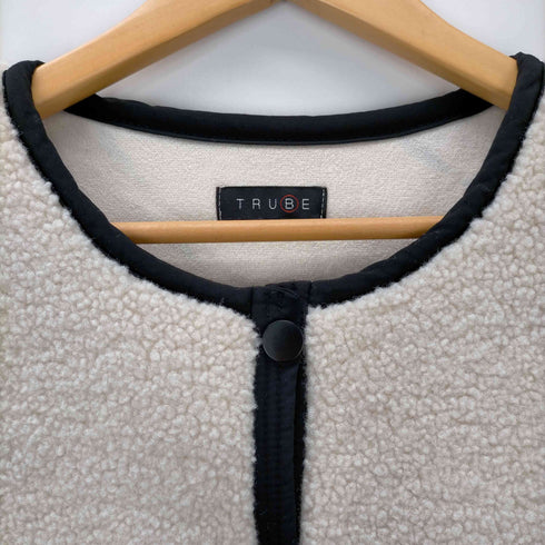 TRUBE ノーカラーパイピングボアコート レディース