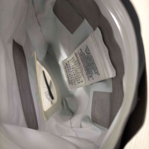 シュプリーム Supreme Summit Series Outer Tape Seam Neck Pouch メンズ