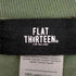 フラットサーティーン FLAT THIRTEEN ロゴプリント 袖プリント クルーネックTシャツ 長袖 メンズ JPN:M