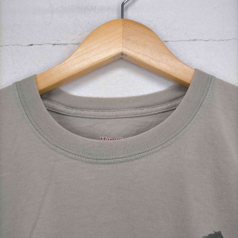 ヘインズ Hanes Blue Water Tackleshop 両面プリントクルーネックTシャツ メンズ JPN:M