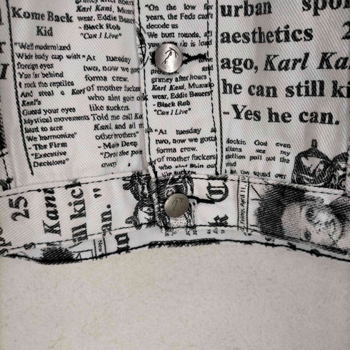PRETTY LITTLE THING KARL KANI バック刺繍 総柄プリントデニムトラッカージャケット メンズ JPN:S