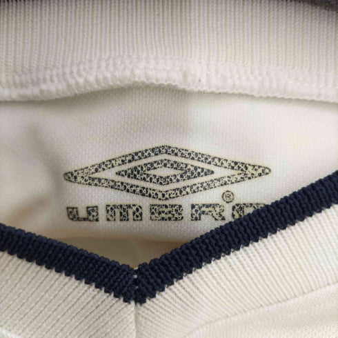 アンブロ UMBRO ロゴ ナンバリング VネックTシャツ メンズ