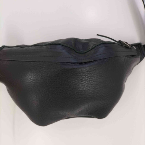 止水ジップ レザー ボディバッグ メンズ