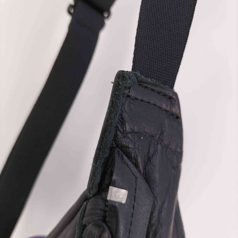 止水ジップ レザー ボディバッグ メンズ