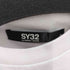 エスワイサーティトゥー SY32 by SWEET YEARS ARCH LOGO WIDE TEE メンズ JPN:S