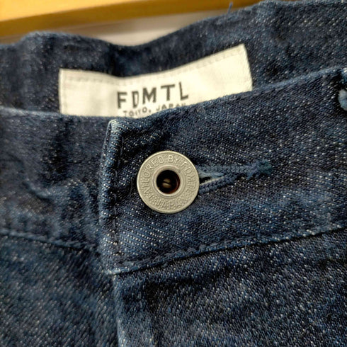 ファンダメンタル FDMTL シンチバック ボタンフライデニムパンツ メンズ 30