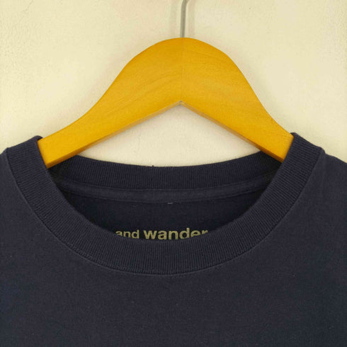 アンドワンダー and wander ロゴプリント半袖Tシャツ メンズ 2