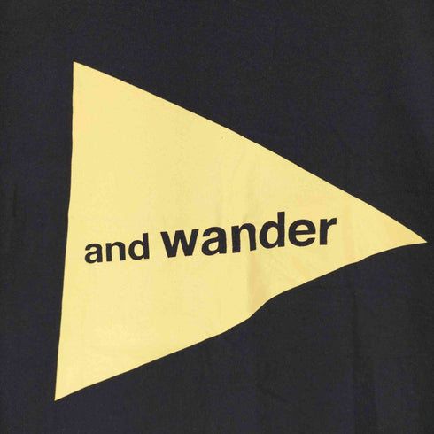 アンドワンダー and wander ロゴプリント半袖Tシャツ メンズ 2