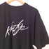 キックスティーワイオー KIKS TYO 筆記体 プリント クルーネック カットソー メンズ JPN:XXL